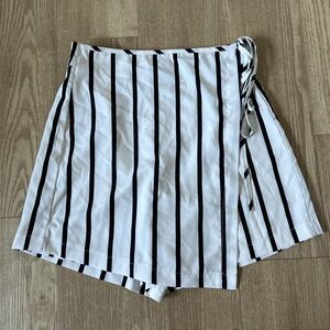 Black&white skort
